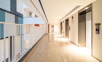 Crosser E-sports Hotel (Dalian Zhongshan Square Branch)