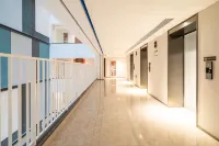 Crosser E-sports Hotel (Dalian Zhongshan Square Branch)