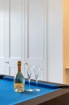 Harbourside King Bed - Luxury Captains Retreat Hotels in Kirribilli