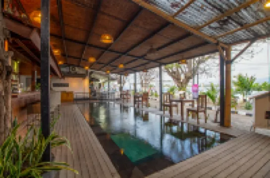 Scallywags海灘俱樂部 北龍目縣酒店