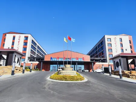 JunanBinhaiHotel Отели рядом со станцией Junanbei Railway Station