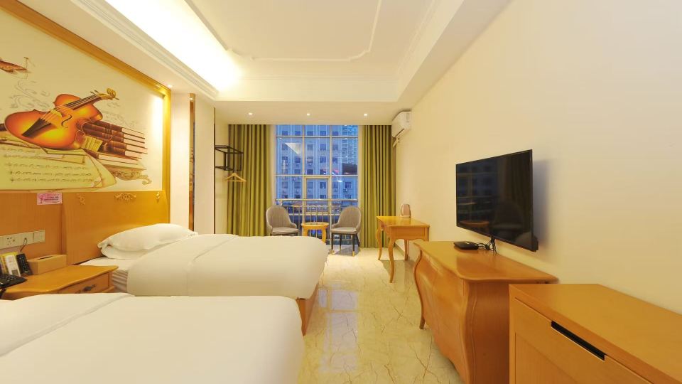 Bincheng Hotel (Dongxing ASEAN Avenue Port Branch)