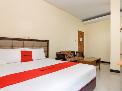 RedDoorz Plus @ Jalan Pemuda Jakarta