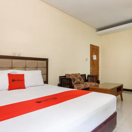 RedDoorz Plus @ Jalan Pemuda Jakarta