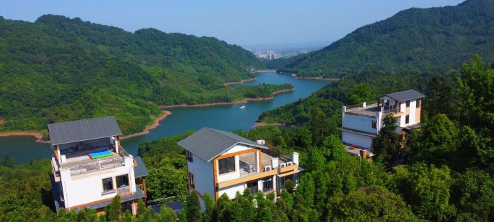 EMEISHANZAIYISHE·HUJINGHUANSHANDUJIAXUXANMEISU Hotels in Emeishan City