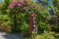 XianglinYajingXueyueSnowJoySnowMountainViewLightLuxuryGardenVillaforSeekingTranquility