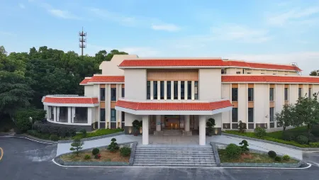 Nanhu Hotel Отели рядом с достопримечательностью «Sheng'an Temple»