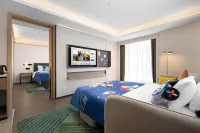 樂山高鐵站希爾頓歡朋酒店 鄰近西岸第一城小區運動場的酒店