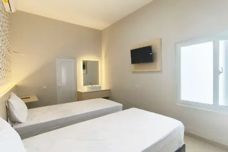 Tumesa Guesthouse Syariah 2 Отели рядом с Аэропорт Ачмад Уани