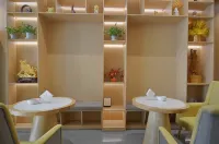 Helen Light House Hotel (Tianquan traditional Chinese medicine hospital store)