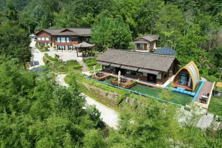 Jiuhuang Xinyi Homestay Отели рядом с достопримечательностью «Ape Cavern in Jiuhuang Mountain»