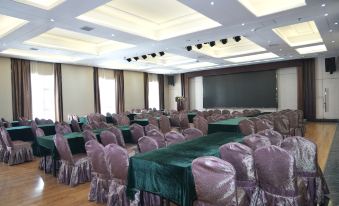 Qingjiang Holiday Hotel