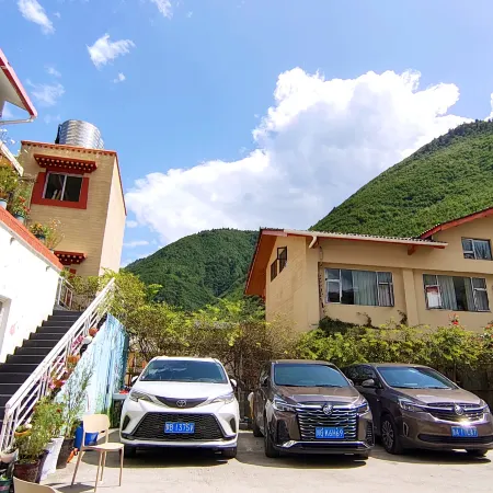 Huajianji Courtyard Home stay