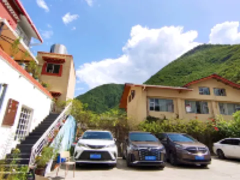 Huajianji Courtyard Home stay