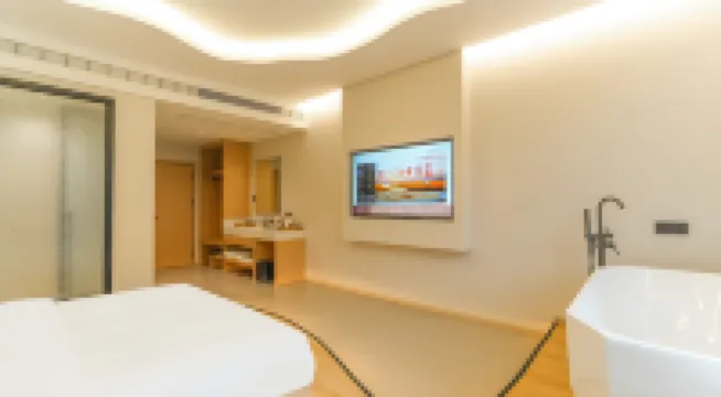 Ru Jia Yi He Yu Shan Villa Hotel (Huayin Huashan Scenic Area Branch) - parking