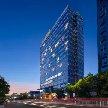 Vienna International Hotel (Shenzhen Pingshan High-Speed Railway Baolong Subway Station Branch) Отели рядом с достопримечательностью «Biadi Share Co. ООО.»