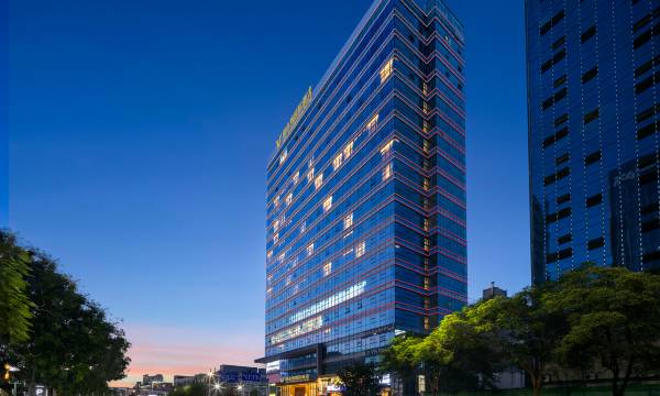Vienna International Hotel (Shenzhen Pingshan High-Speed Railway Baolong Subway Station Branch)