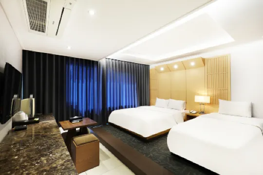 Incheon Wolmido Dubai Tourist Hotel Отели рядом с достопримечательностью «Songwol-dong Fairy Tale Village»