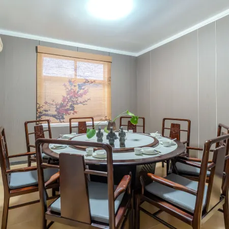 Ru Jia Yi He Yu Shan Villa Hotel (Huayin Huashan Scenic Area Branch)