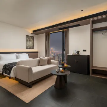 MOMENTUM Hotel (Wuhan Jiangtan Jianghan Road Pedestrian Street Branch)