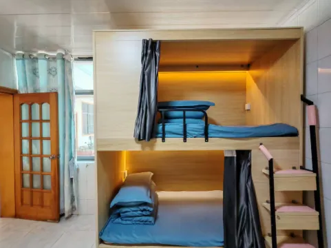 Lijiang Qishangju Youth Hostel