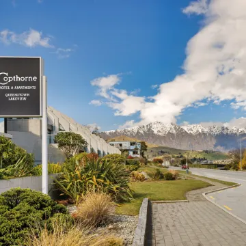 Copthorne Hotel and Apartments Queenstown Lakeview Отели рядом с достопримечательностью «Пивоварня Altitude Brewing»