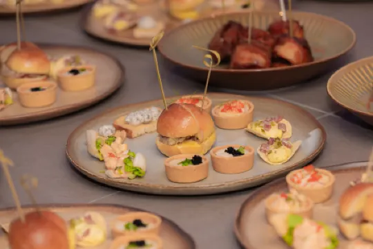 SH Hotel Отели рядом с достопримечательностью «Ночной рынок Пном Пен»