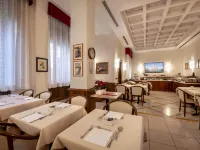 Lancaster Hotel Hotels near Allianz Tower