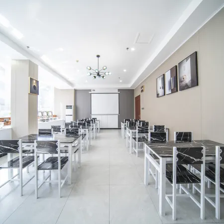 Xyaeton Hotel