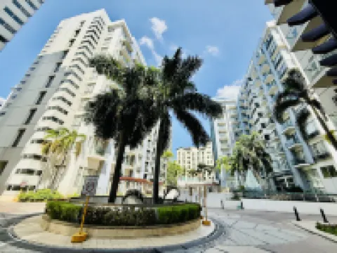 One Palm Tree Villas Across Naia-T3 Hotels near Villamor Airbase