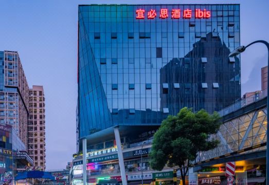 호텔 내부 로비 전경