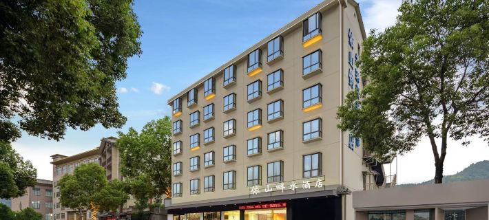 Qingjiang Gallery · Nestled by the Mountains and Waters | Riverside Hotel Hotel di Changyang
