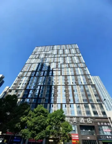 智美·輕居影音民宿（駐馬店高鐵西站凱旋廣場店）