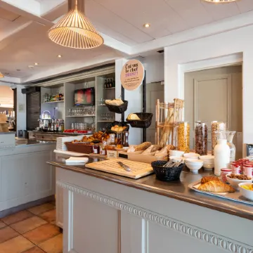 B&B Hotel Calais Terminal Cité Europe 3 étoiles Отели рядом с достопримечательностью «Порт»