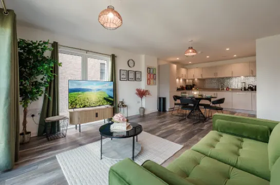 City Centre Birmingham Stay | Free Parking • Near Chinatown • QE • UoB • O2