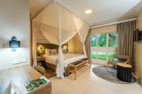 Cresta Sprayview Hotel - Balcony