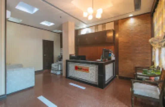 RedDoorz Plus @ Canley Residential