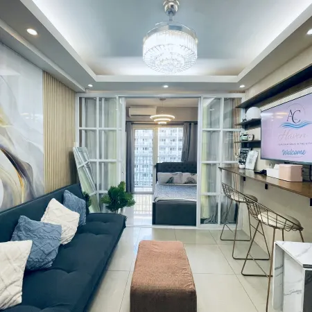 1 BR Condo Unit with Balcony 12th Floor | Pool View near MOA