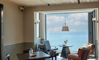 Floral Hotel · Island South Hotel