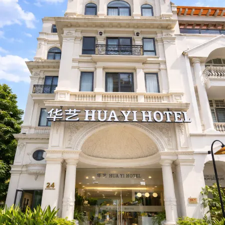 Hua Yi Hotel Phu My Hung - Korean Street Отели рядом с достопримечательностью «Район 7»