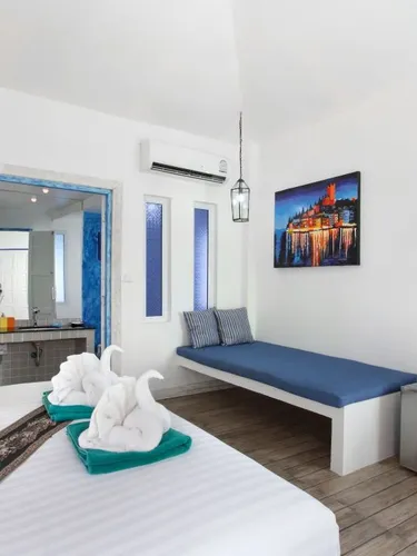 รูปภาพของเดอะ ไวท์น็อต เกาะช้าง