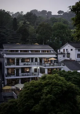 Mojian Wild Luxury Hot Spring Villa فنادق في 