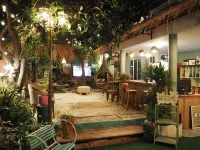 The Oasis on 8 Cozy Homestay & Café - Pensionat