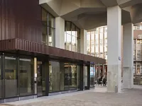 Numa Rotterdam Coolsingel Отели рядом с достопримечательностью «Фуд-корт Market Hall»