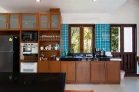 Spacious Thai Villa with Private Pool & Sea View - Bungalows