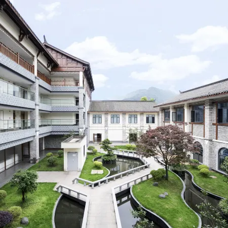 Liujiang Bieyuan Inn