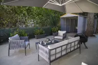 Seclusion, Privacy and 2 bedroom Luxury in Glyfada