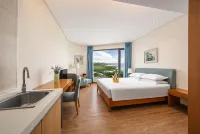 Fuxian Lake Mountain Lake Hotel