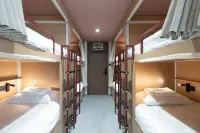 Warmlight Hostel by Zoey's Apartment