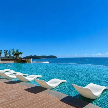 Beachfront Seaview Suite | Cenang | Super King Bed